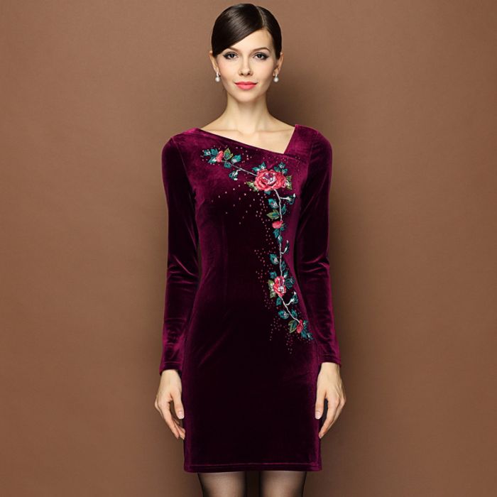 Charming Embroidery Velvet Modern V Neck Dress - Claret